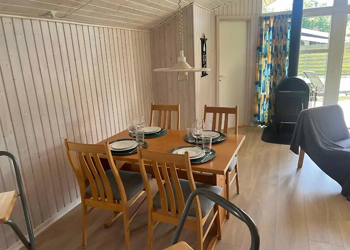Feriehus Modern With 200m To